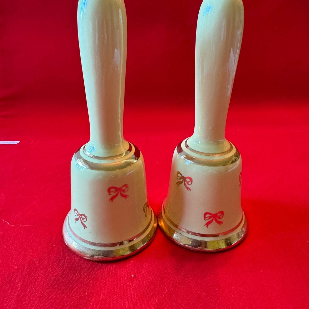 Vintage 1950’s collection yellow/gold bows & trim bells salt/pepper bells
